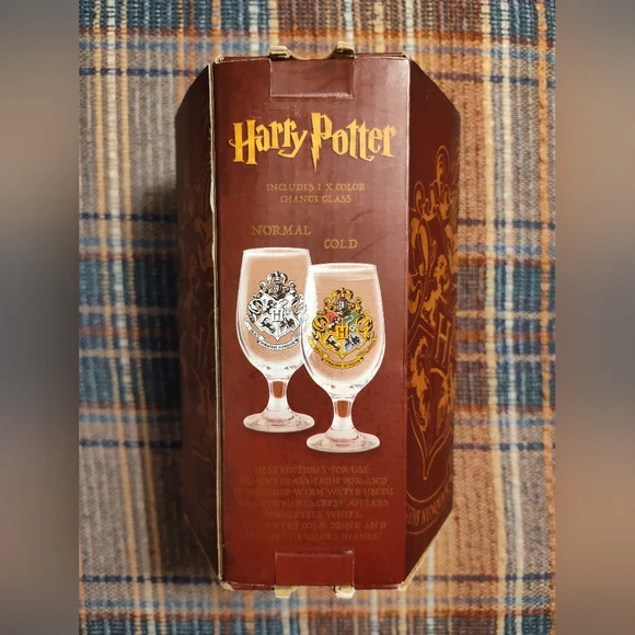 💙 Harry Potter Color Changing Wine Glass - Picture 2 of 7